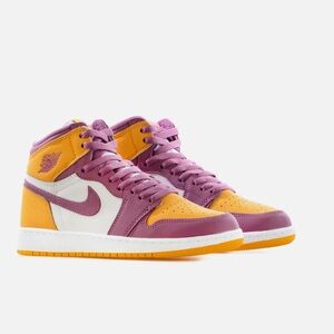 NIB NIKE Air Jordan 1 Retro High OG University Gold/White/Light Bordeaux